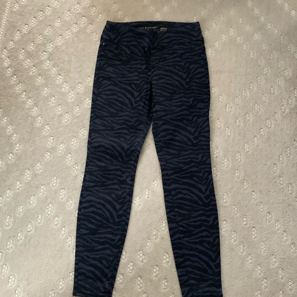 Rock & Republic DENIM Rx Fever Pull on Jean